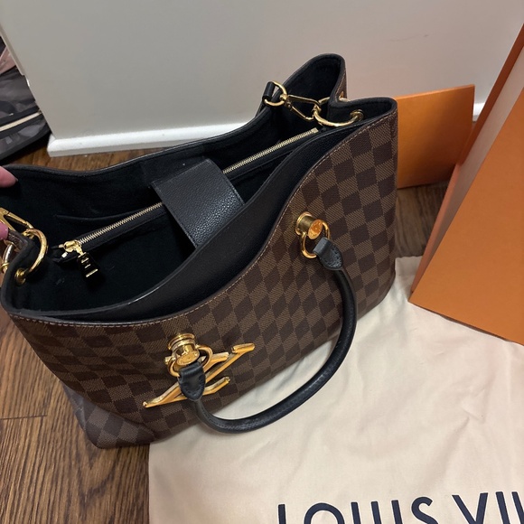 Louis Vuitton - Picture 4 of 4